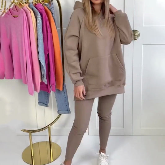 Conjunto elegante de sudadera y pantalón para muje