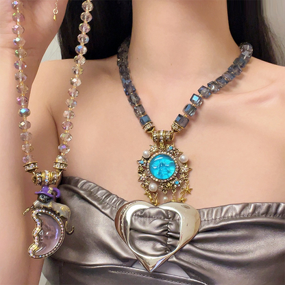 Collar vintage con cuentas de luna y estrellas celestiales